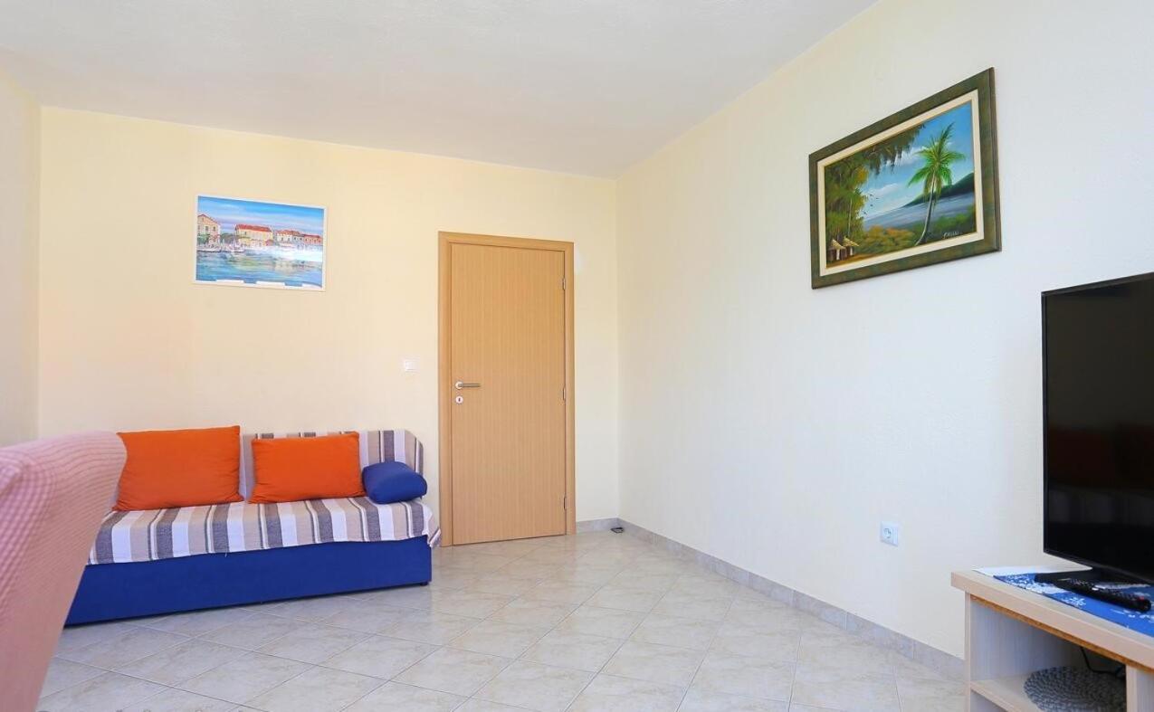 Katja Apartment 特罗吉尔 外观 照片